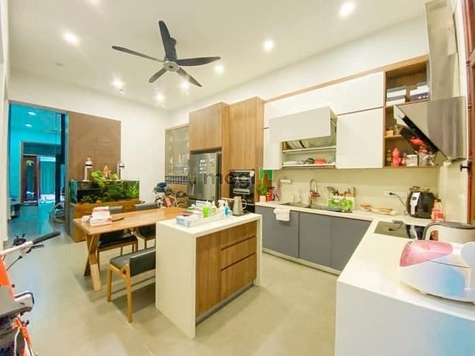 Bán nhà Đào Tấn, Ba Đình, Sát ô tô, 90m2 MT5.8m, giá 10 tỷ