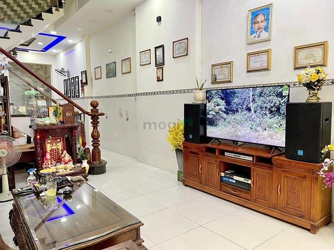 Cần tiền bán nhà trung tâm quận Thủ Đức, nhà mới đường Võ Văn Ngân