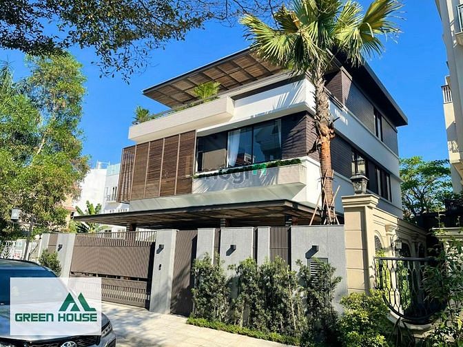 Bán biệt thự VIP, có thang máy và hồ bơi riêng tại Quận 7, Tp. HCM
