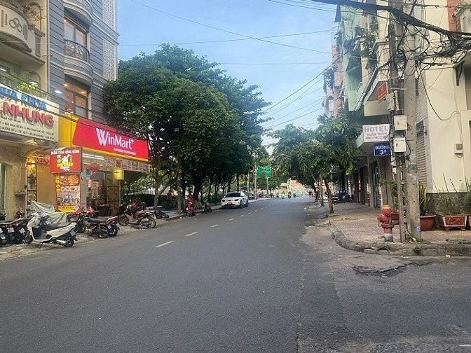 Nhà BTCT 4 tầng mặt tiền đường gần công viên, ngay Cư xá Bình Thới