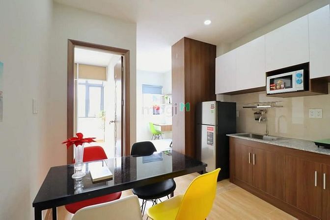 Căn hộ 2 phòng ngủ_ full nội thất_ ban công_ 50m2_ trung tâm Q1