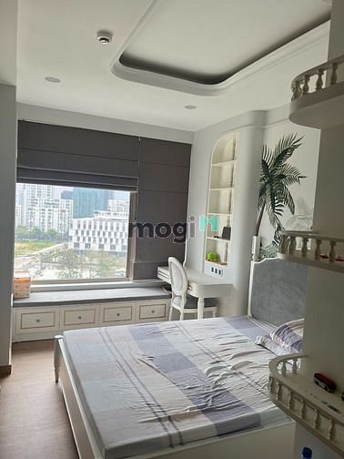 Cần bán gấp căn hộ Midtown Phú Mỹ hưng Quận 7 3PN DT 130m2 giá 12,5 tỷ