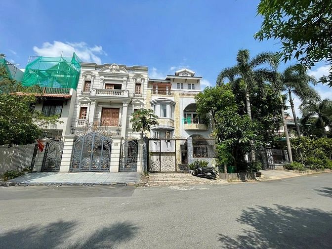 Bán gấp giá rẻ biệt thự nam thông 144m2, 1 trệt, 2 lầu, phú mỹ hưng