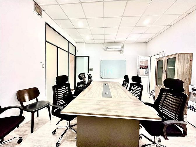 Dành Cho 8-10 Nhân Sự - Văn Phòng Đã Set Up Đầy Đủ Bàn Ghế - Chỉ 20tr