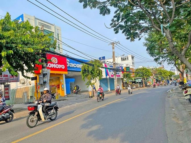 Nhà MTKD đường Tỉnh Lộ 10, DT: 5.56 x 29m, NH 7.3m, 3 lầu. Giá: 26 tỷ.
