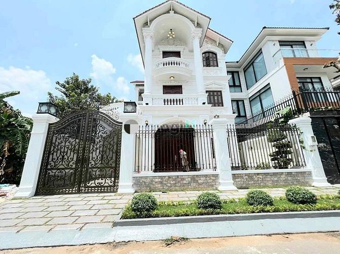 Bán Biệt thự Liên Phường, PLB, TP Thủ Đức 240m2 (12x20) chỉ 20 tỷ