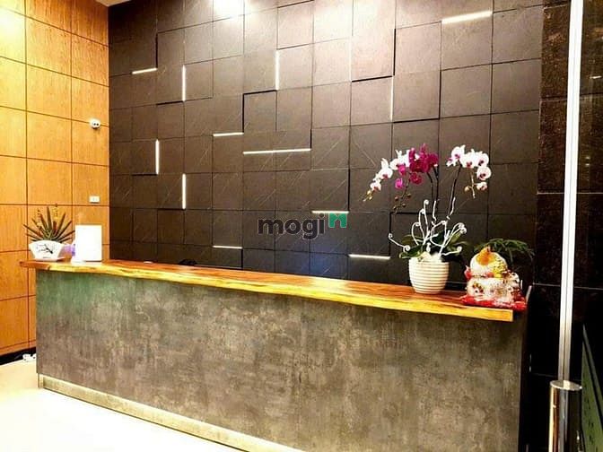 Bán tòa nhà khách sạn đường Cửu Long, P.2, Q. Tân Bình. DT: 12x18m.