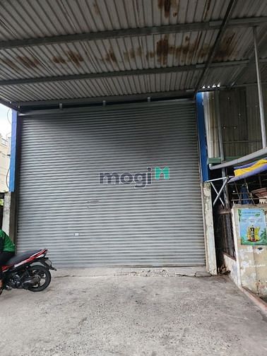 Xưởng MT QL 1A Quận 12  Dt: 140m Giá 15tr Xe Container