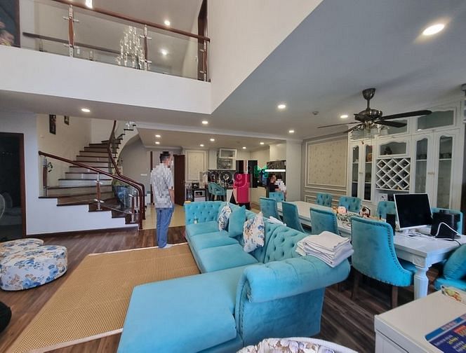 Cần bán Duplex ở cc 136 Hồ tùng mậu 186m2, 5 ngủ full nội thất cao cấp