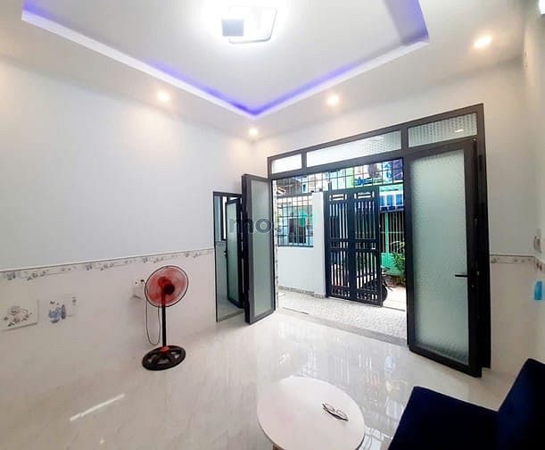 Nhà 2 tầng chợ Chiến Lược, Ngang 5m nở hậu 6,2m, đường 4m, giá 3,99tỷ.