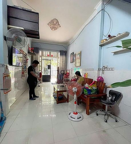 Nhà 2 tầng hẻm ô tô tránh, gần chung cư Celadon, 3.3 tỷ