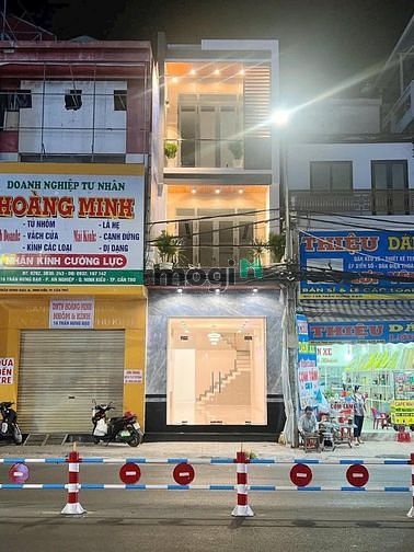 Nhà 2 lầu mới đẹp mặt tiền Trần Hưng Đạo ngay trung tâm TP.Cần Thơ