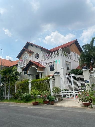 HOT ! Hạ giá bán gấp biệt thự sân vườn Trần Não Q2 DT 278m2 giá 34 TỶ