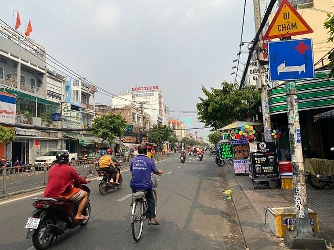Nhà BTCT 3 tầng mặt tiền kinh doanh Bà Hom, ngay chợ Phú Lâm sầm uất