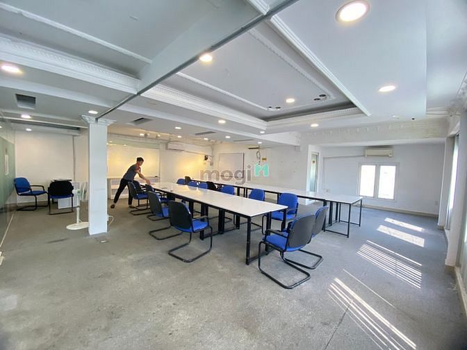 Cho thuê mặt bằng văn phòng rộng 80m2 ở ngay VinCom Cộng Hòa