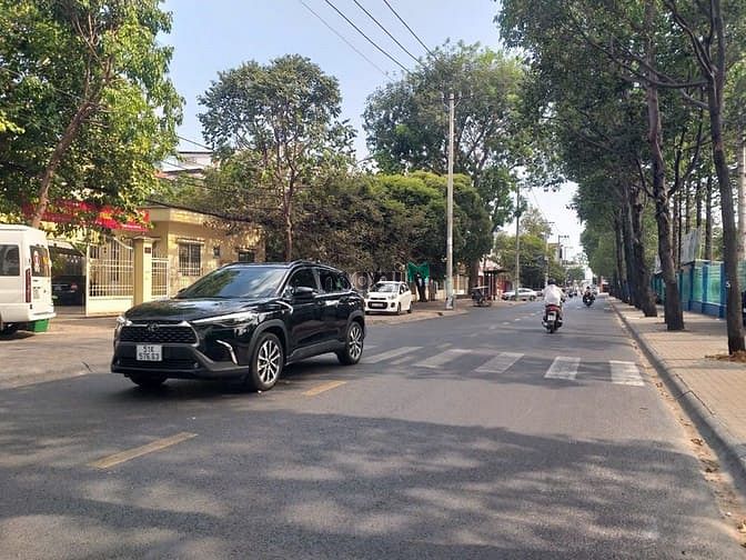 Nhà đẹp Linh Chiểu, 4 tầng, 5 pn, hẻm 6m, 7phút ra Vin Thủ Đức, hơn 8T