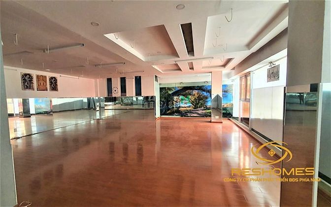 Cho thuê mặt bằng cực vip tại khu D2D, Góc 2 mặt tiền gần 1000m2 sàn.