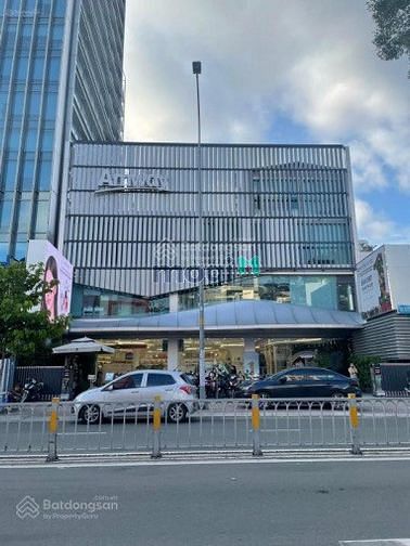 Bán tòa nhà MT Võ Thị Sáu Phường 7 Q. 3 -DT 12x17m - 5 lầu - HĐT: 300