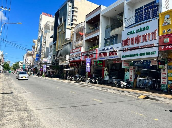 Cho thuê nhà 4 tầng mặt tiền Hùng Vương có thang máy sát Chợ Cồn