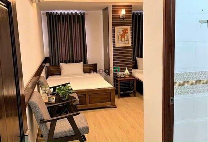 Bán toàn nhà khách sạn Cửu Long, P.2, Tân Bình. DT: 12x18m. Giá: 58 tỷ