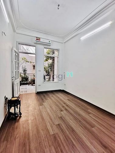 Bán gấp nhà ngõ Ngọc Khánh, giá 8.5 tỷ, 63m2x4T, KD được