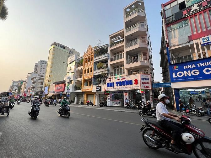 Cần Bán Gấp! Nhà 374 Hai Bà Trưng Quận 1. DT 4x22m 5 Tầng Mới