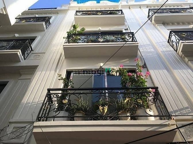 Cho thuê nhà ngõ 86 duy tân 50mx 4T ô tô đỗ cửa