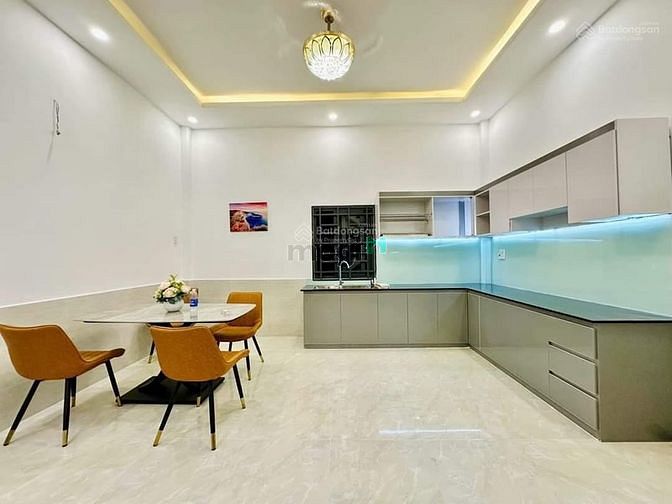 Nhà đep, vị trí vip, hẻm xe hơi, Nguyễn Văn Quá, 80m2.