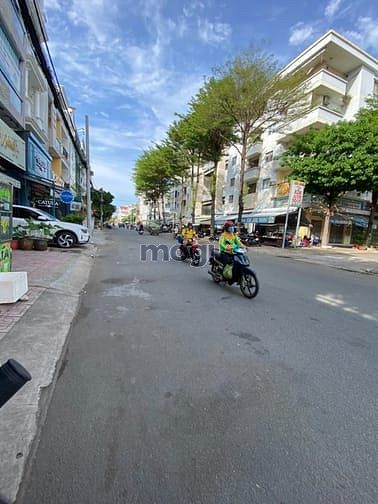 ?Nhà đẹp MTKD 20m khu Tên Lửa 5x18m 4 tầng LỀ LỚN 4,5m NGAY CHỢ DA SÀ