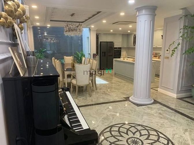 Bán nhà mặt phố Lạc Long Quân - Tây Hồ. Vỉa hè rộng KD. ̀Giá 26 Tỷ