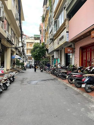Kinh doanh sầm uất, Bán nhà Hoàng Cầu, 60m, 6 tầng, mặt tiền 6m, 22,5