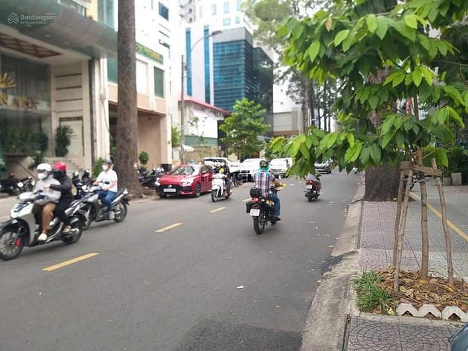 Bán nhà MT Huỳnh Thúc Kháng P, Bến Nghé Q1, DT: 9x20m, giá 85 tỷ