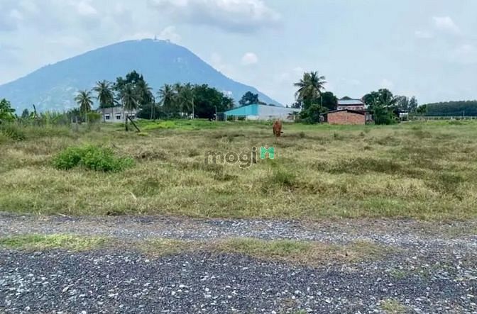 Đất thổ cư  Ngay thị trấn dương minh châu Tây Ninh . View núi bà , cạn