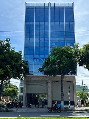 Nguyên sàn 400m2 nhưng chỉ trả tiền thuê 290m2 & giá giảm đến 30%