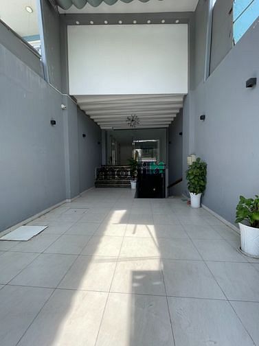 Mặt bằng tiền đường, gần khu trung tâm.Quận 7