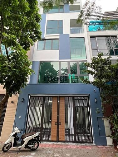 Cho thuê tòa nhà mặt phố Nguyễn Chánh, Trung Hòa. 110m2, 5 tầng, 90tr