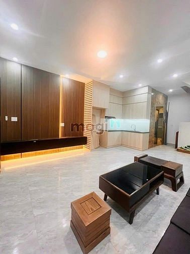 Lô góc, thang máy, 35m 6 tầng hiện đại vài bước ra Đường Láng 6 tỷ 9