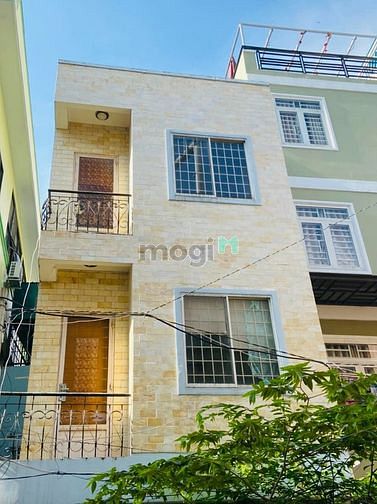 Nhà 3 Tầng, 3 mặt hẻm xe hơi, có chỗ để xe oto, đối diện Landmark 81