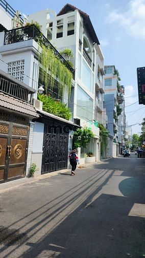 Bán Nhà Lê Văn Sỹ, Quận 3. DT 6x15m 2 Lầu. Giá Chỉ 20 tỷ
