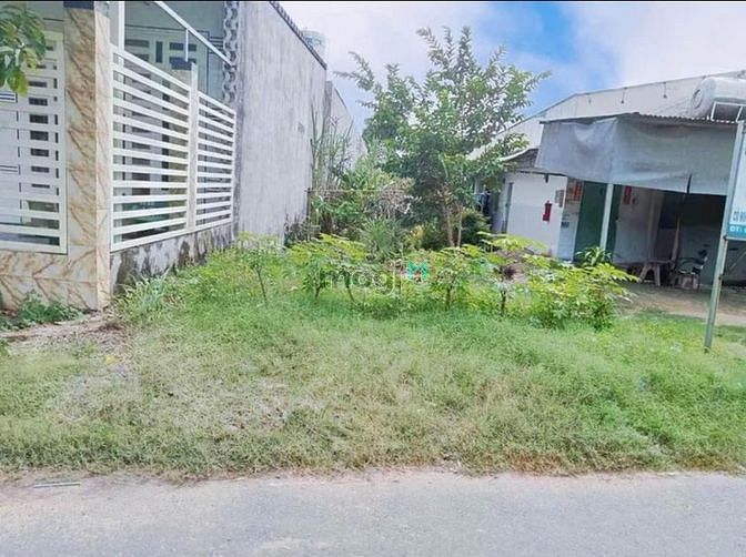 Bán lô đất ngay gần chợ giá chỉ 420 triệu bao phí ra sổ sang tên