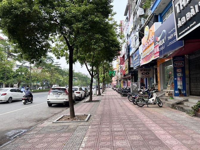 Cho thuê nhà nguyên căn mặt phố Ngô Gia Tự 90m2-2 mặt tiền thông sàn