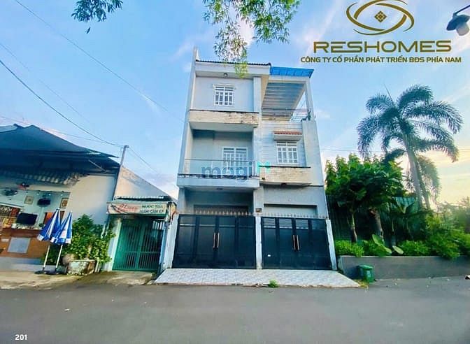 Bán căn nhà đẹp 1 trệt 2 lầu khu biệt thự bờ kè Bửu Long