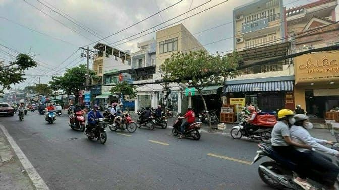 Tổng hợp nhà phố mặt tiền đường lớn, giá rẻ chỉ hơn 8 tỷ.