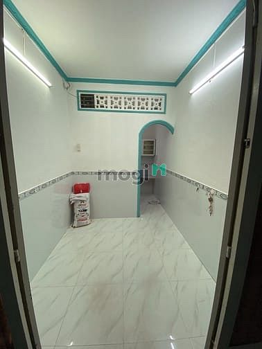 Bán gấp nhà 2 tầng, hẻm Trần Xuân Soạn_Hoàng Trọng Mậu, giá siêu hời