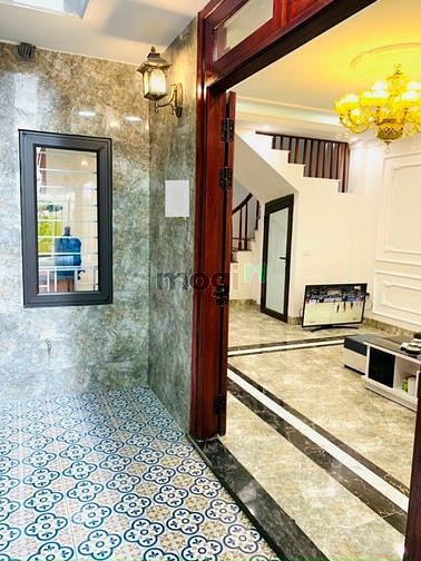 Bán Nhà 5 Tâng Thạch Bàn - Bát Khối 40m2, Ngõ ô tô qua cổng - 2.99 Tỷ