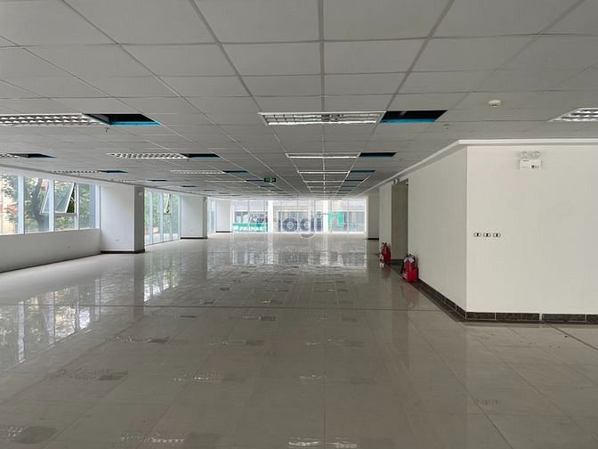 Cho thuê sàn thương mại mặt phố Định Công, quận Hoàng Mai, Hà Nội.