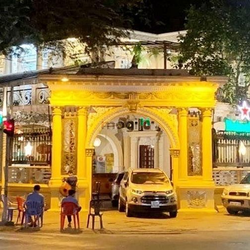 CHO THUÊ Biệt Thự Cổ 2.300 m² -2 MT Võ Văn Tần, Quận 3 -30mx30m-1T 2L