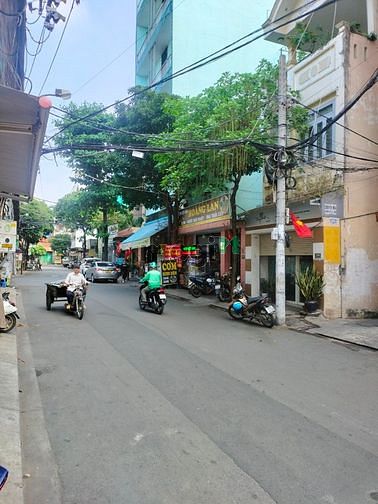 Bán nhà mt đường Hoàng Hoa Thám, P.13, Q. Tân Bình. DT: 7.8x18m. 56 tỷ