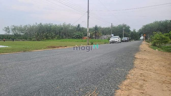 Cần bán nô đất !!! Chủ cần bán lô đất mặt tiền đường chính5*45/110tr