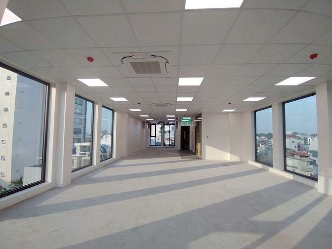 Cho thuê VP Trung Kính siêu đẹp lô góc 3 mặt kính giá thoả thuận